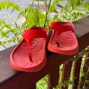 Hoka One One Recovery Flip women’s size 8